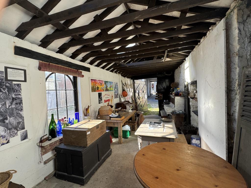 Lot: 92 - FREEHOLD TOWN CENTRE WORKSHOP/STORE WITH POTENTIAL - Internal View from Back to Front